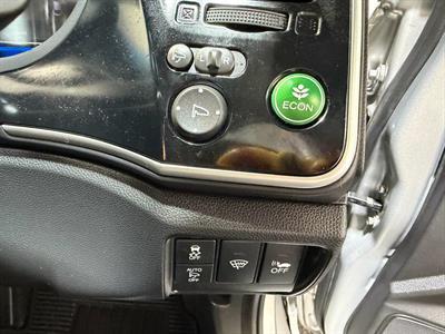 2017 Honda Grace - Thumbnail