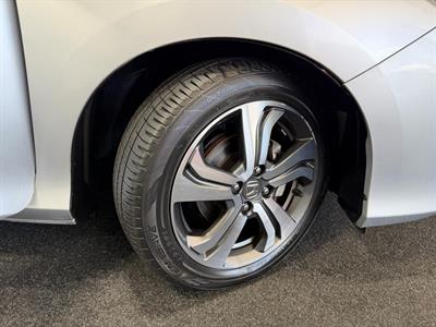 2017 Honda Grace - Thumbnail