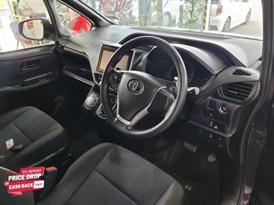 2014 Toyota Voxy - Thumbnail