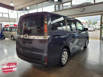2014 Toyota Voxy - Thumbnail