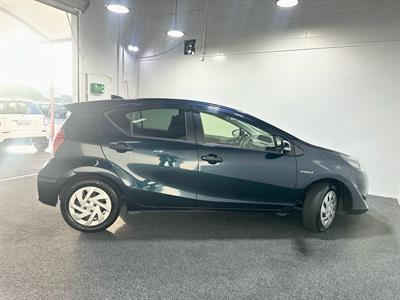 2017 Toyota Aqua - Thumbnail