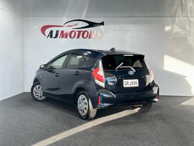 2017 Toyota Aqua - Thumbnail