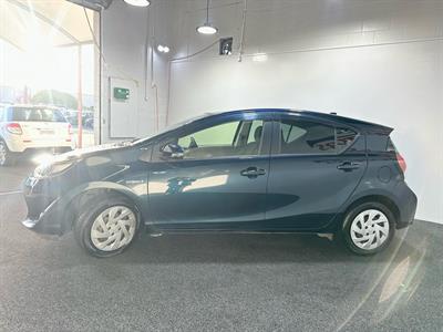 2017 Toyota Aqua - Thumbnail