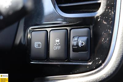 2020 Mitsubishi Outlander - Thumbnail