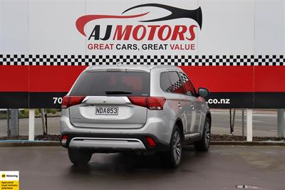 2020 Mitsubishi Outlander - Thumbnail