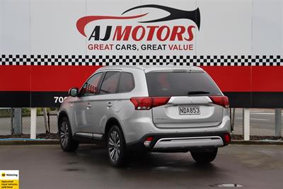 2020 Mitsubishi Outlander - Thumbnail