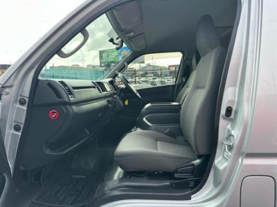 2017 Toyota Hiace - Thumbnail