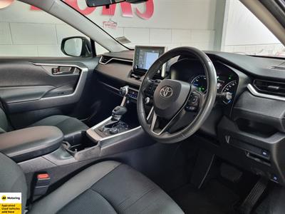 2022 Toyota RAV4 - Thumbnail