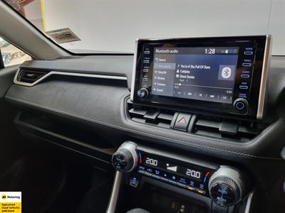 2022 Toyota RAV4 - Thumbnail