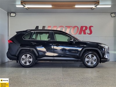 2022 Toyota RAV4 - Thumbnail