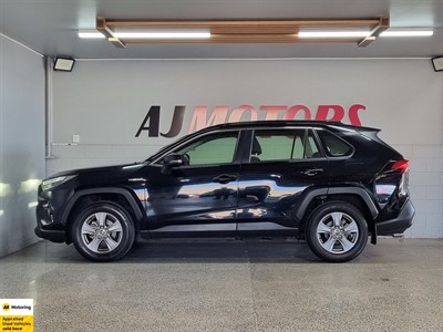2022 Toyota RAV4 - Thumbnail
