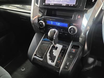 2017 Toyota Alphard - Thumbnail