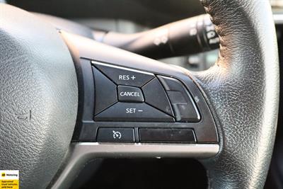 2017 Nissan Serena - Thumbnail