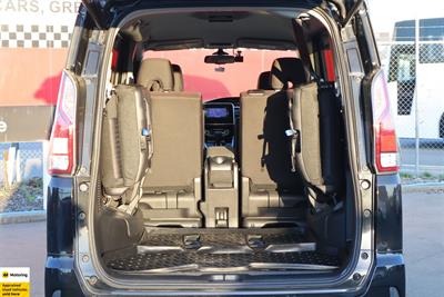 2017 Nissan Serena - Thumbnail