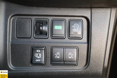 2017 Nissan Serena - Thumbnail