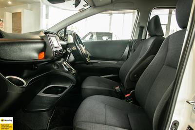 2017 Toyota Sienta - Thumbnail