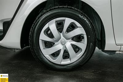 2017 Toyota Sienta - Thumbnail