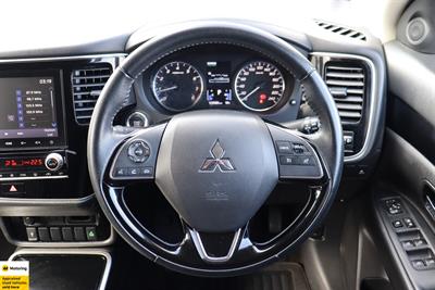 2020 Mitsubishi Outlander - Thumbnail