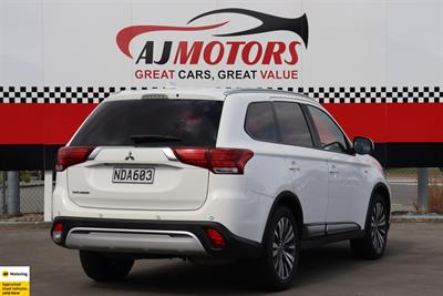 2020 Mitsubishi Outlander - Thumbnail