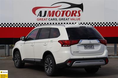 2020 Mitsubishi Outlander - Thumbnail