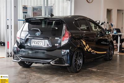 2015 Toyota Aqua - Thumbnail