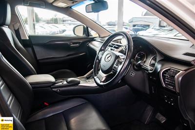 2016 Lexus NX 300h - Thumbnail