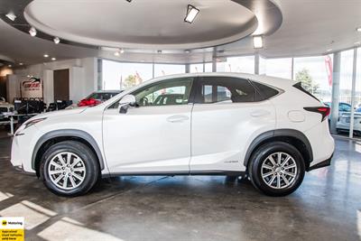 2016 Lexus NX 300h - Thumbnail