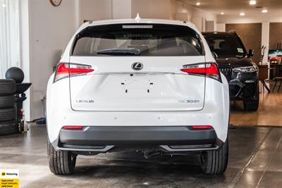 2016 Lexus NX 300h - Thumbnail
