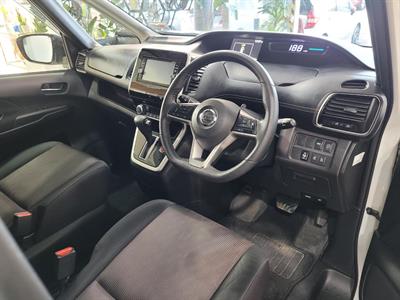 2018 Nissan Serena - Thumbnail