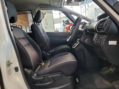 2018 Nissan Serena - Thumbnail