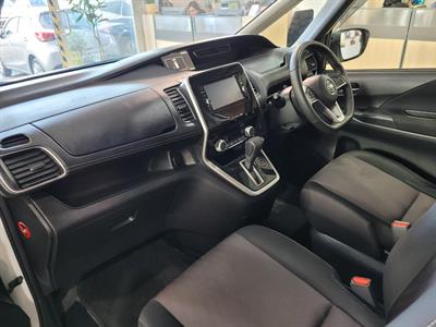 2018 Nissan Serena - Thumbnail