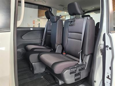 2018 Nissan Serena - Thumbnail