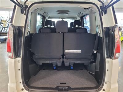 2018 Nissan Serena - Thumbnail
