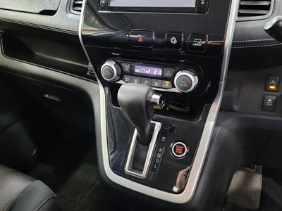 2018 Nissan Serena - Thumbnail