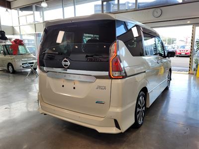 2018 Nissan Serena - Thumbnail
