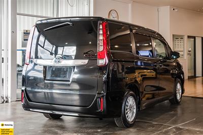 2014 Toyota Noah - Thumbnail