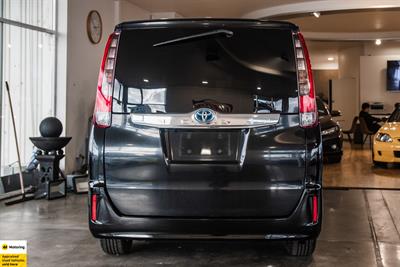 2014 Toyota Noah - Thumbnail