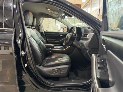 2022 Toyota Highlander - Thumbnail