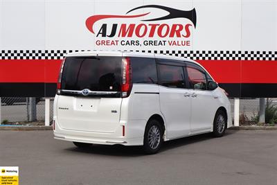 2015 Toyota Esquire - Thumbnail