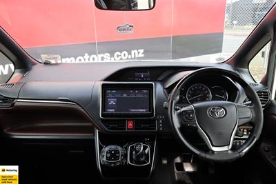 2015 Toyota Esquire - Thumbnail