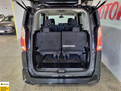 2016 Nissan Serena - Thumbnail