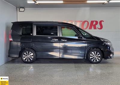 2016 Nissan Serena - Thumbnail