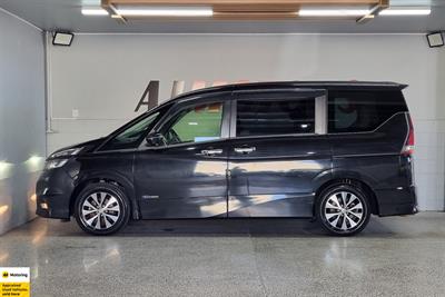 2016 Nissan Serena - Thumbnail