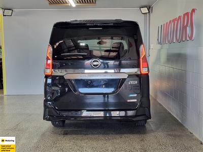 2016 Nissan Serena - Thumbnail