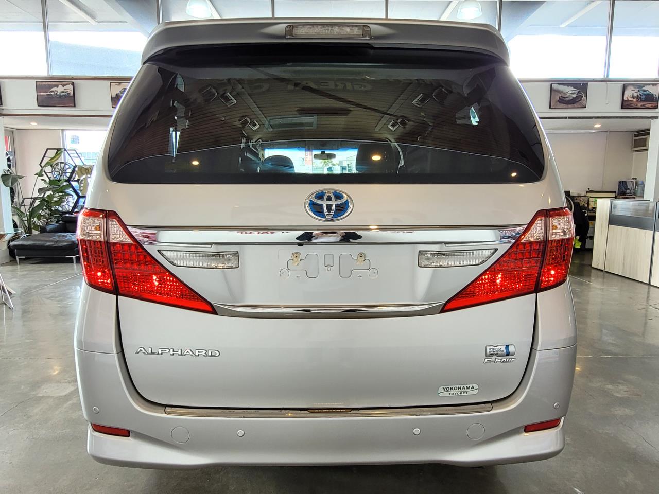 2012 Toyota Alphard
