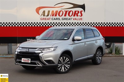 2022 Mitsubishi Outlander - Thumbnail