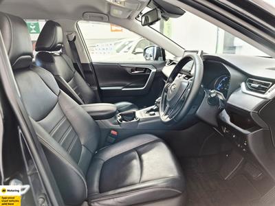 2019 Toyota RAV4 - Thumbnail