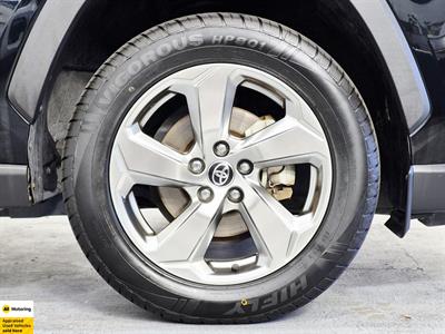 2019 Toyota RAV4 - Thumbnail