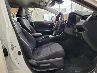 2022 Toyota RAV4 - Thumbnail
