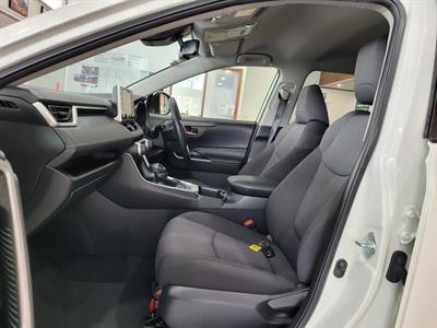 2022 Toyota RAV4 - Thumbnail